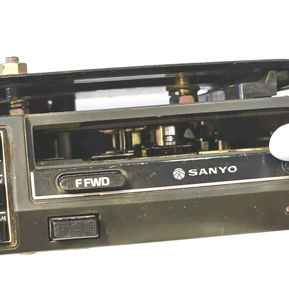 Vtg Sanyo Cassette Car Stereo Tape Player FT 402 Bracket Wires 3A Fuse Untested - Picture 7 of 9